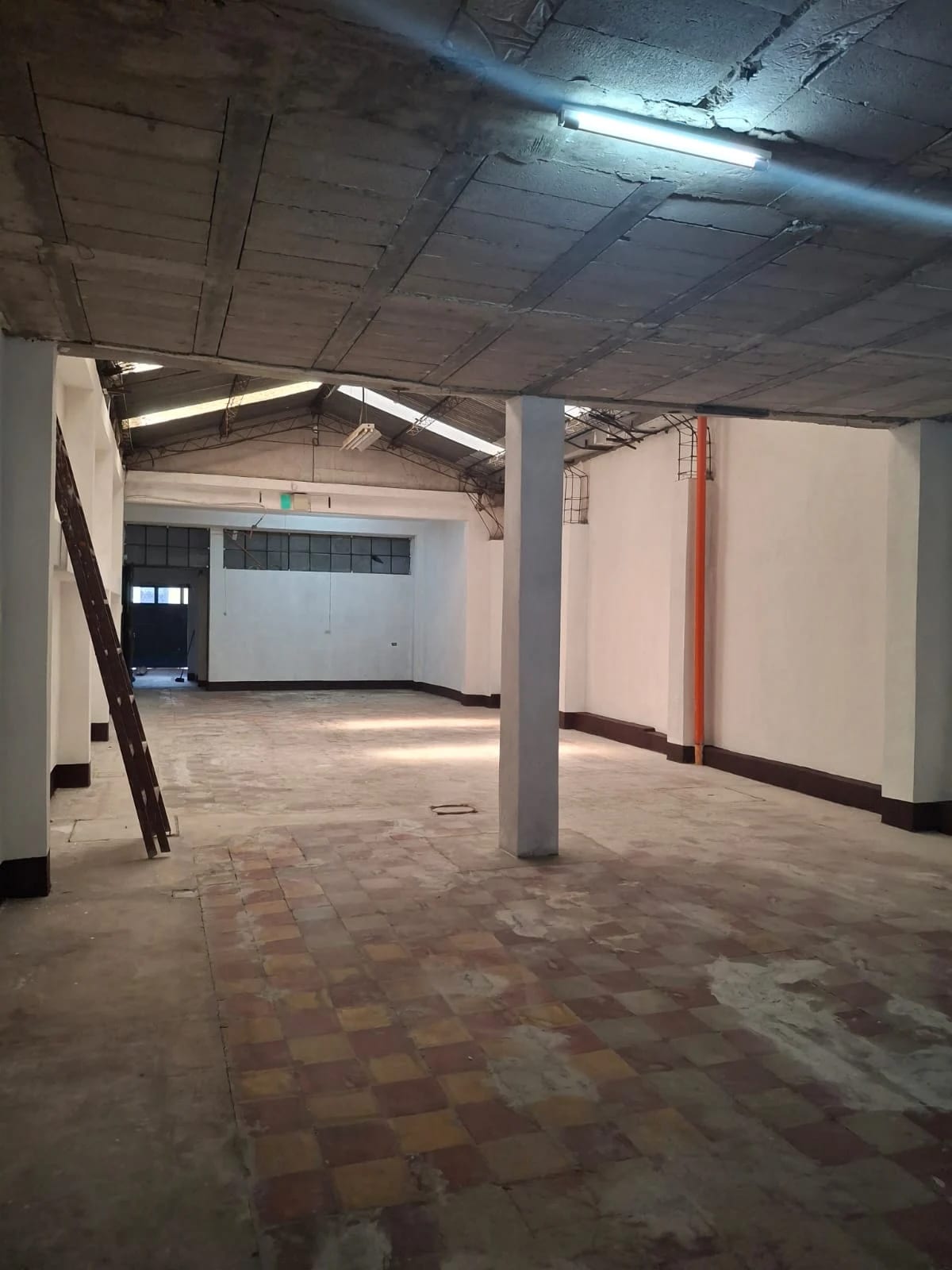 Alquiler Bodega Sobre 3a. Avenida y 6a. Calle Zona 1 — Bodega / Ofibodega en Alquiler en Zona 1, Guatemala, Ciudad — foto 2 de 7