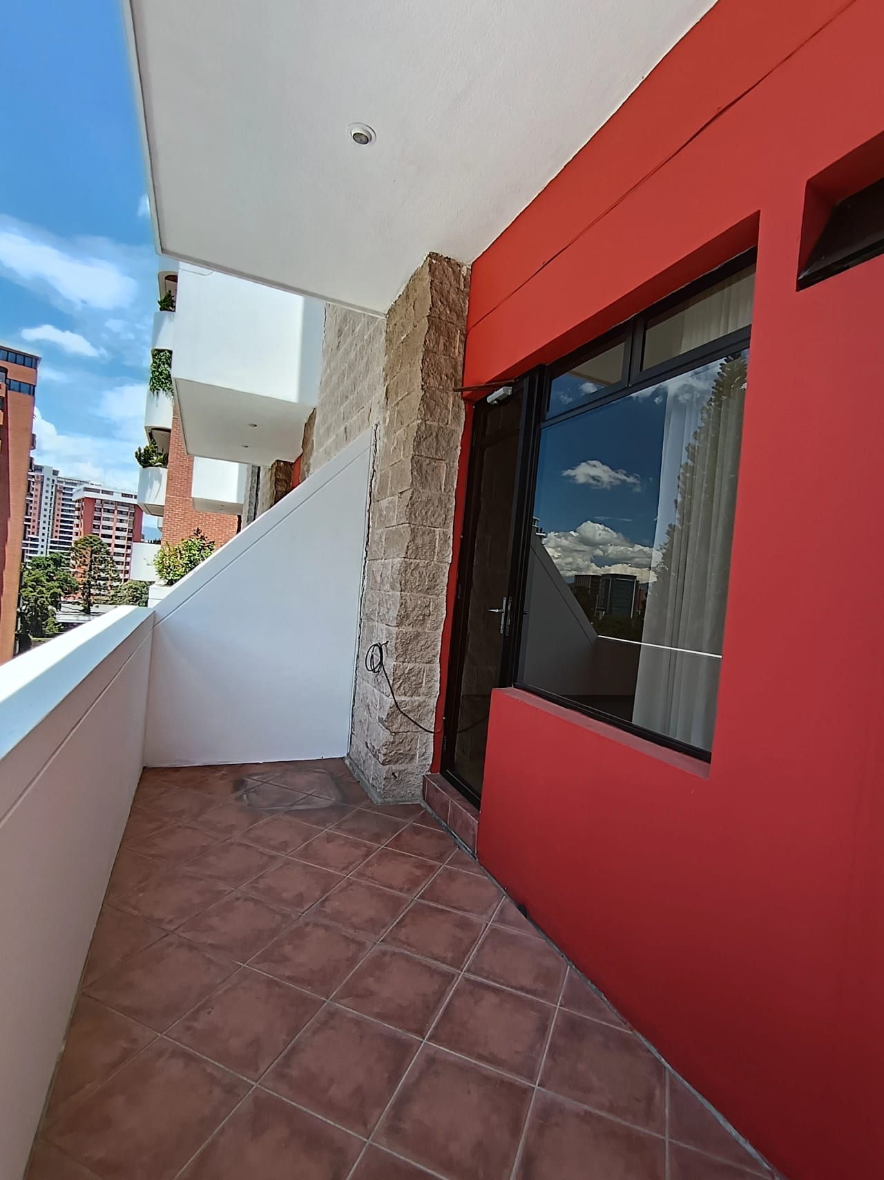 Hermoso Apartamento en Alquiler en Exclusivo Edificio Villalar Zona 10 — Apartamento en Alquiler en Zona 10, Guatemala, Ciudad — foto 2 de 4