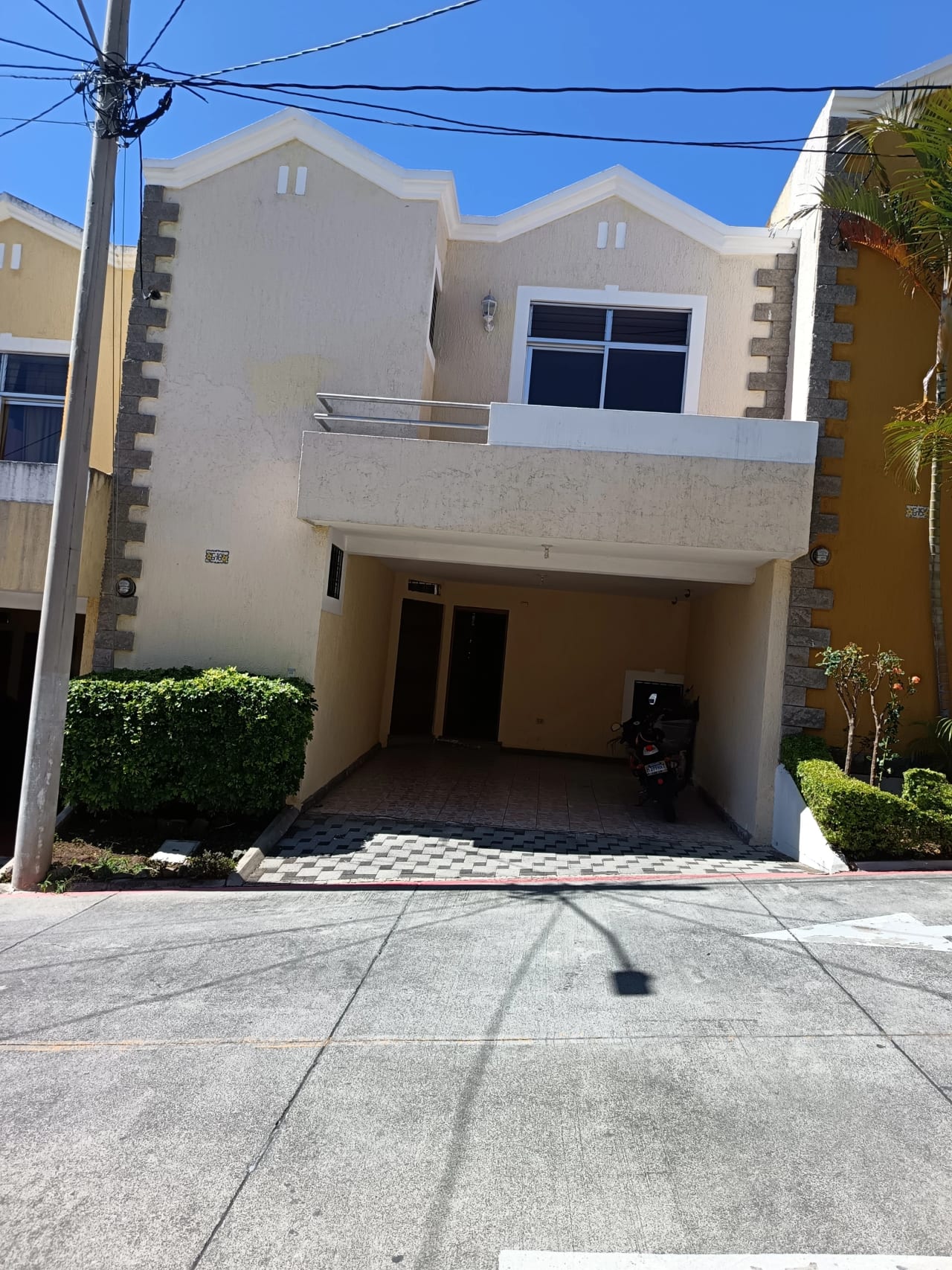 Casa en Alquiler Condominio Altos del Encinal Zona 7 Mixco — Casa en Alquiler en Zona 7 Mixco, Guatemala, Ciudad — foto 1 de 17