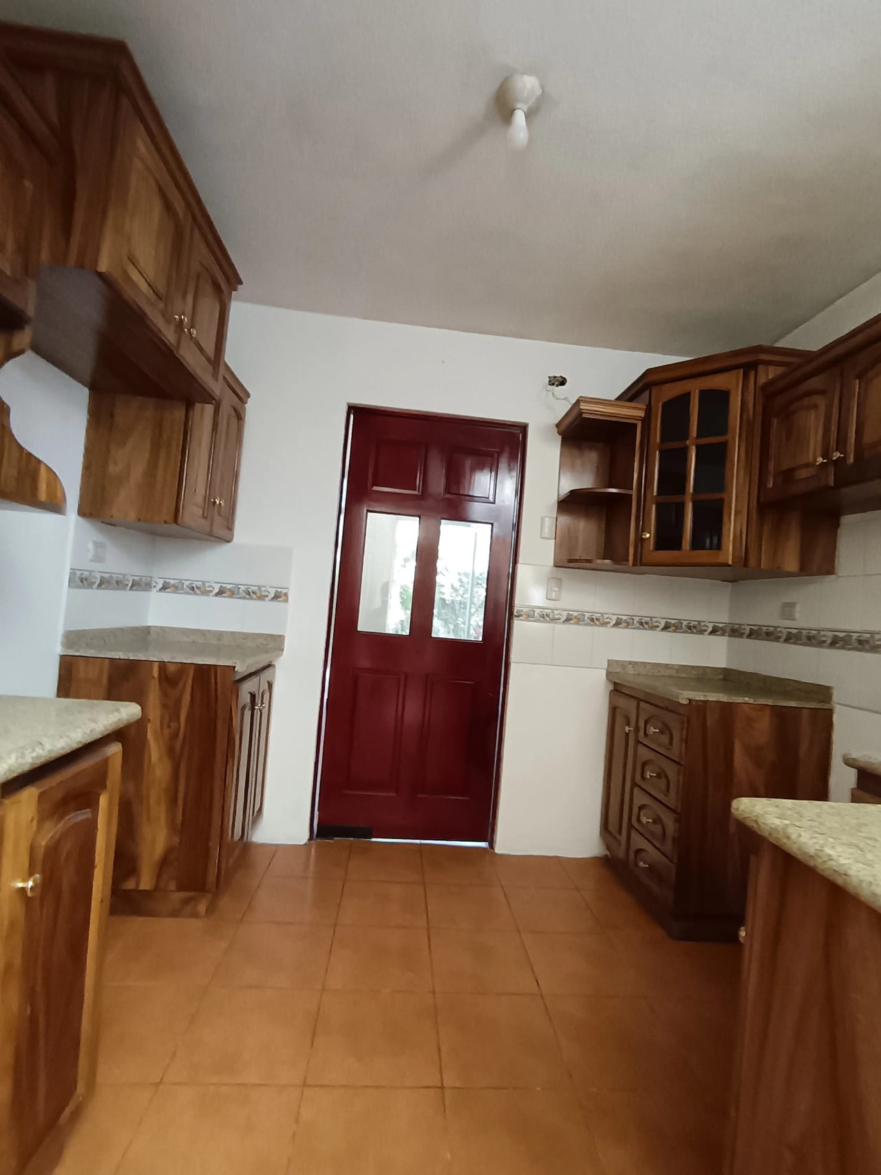 Preciosa Casa en Alquiler Conominio Altos del Encinal Zona 7 Mixco — Casa en Alquiler en Zona 7 Mixco, Guatemala, Ciudad — foto 6 de 17