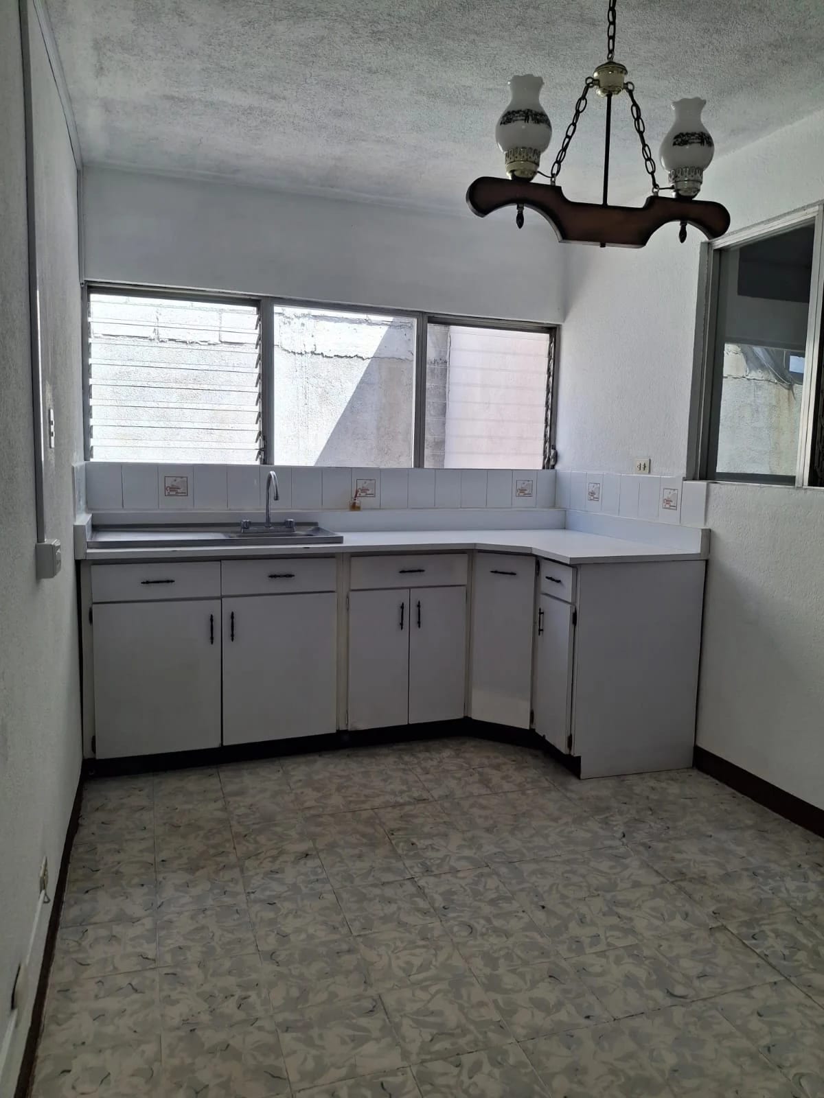 Alquiler Apartamento - Fuera de Garita - Kaminal Juyú I Zona 7 — Apartamento en Alquiler en Zona 7, Guatemala, Ciudad — foto 5 de 13