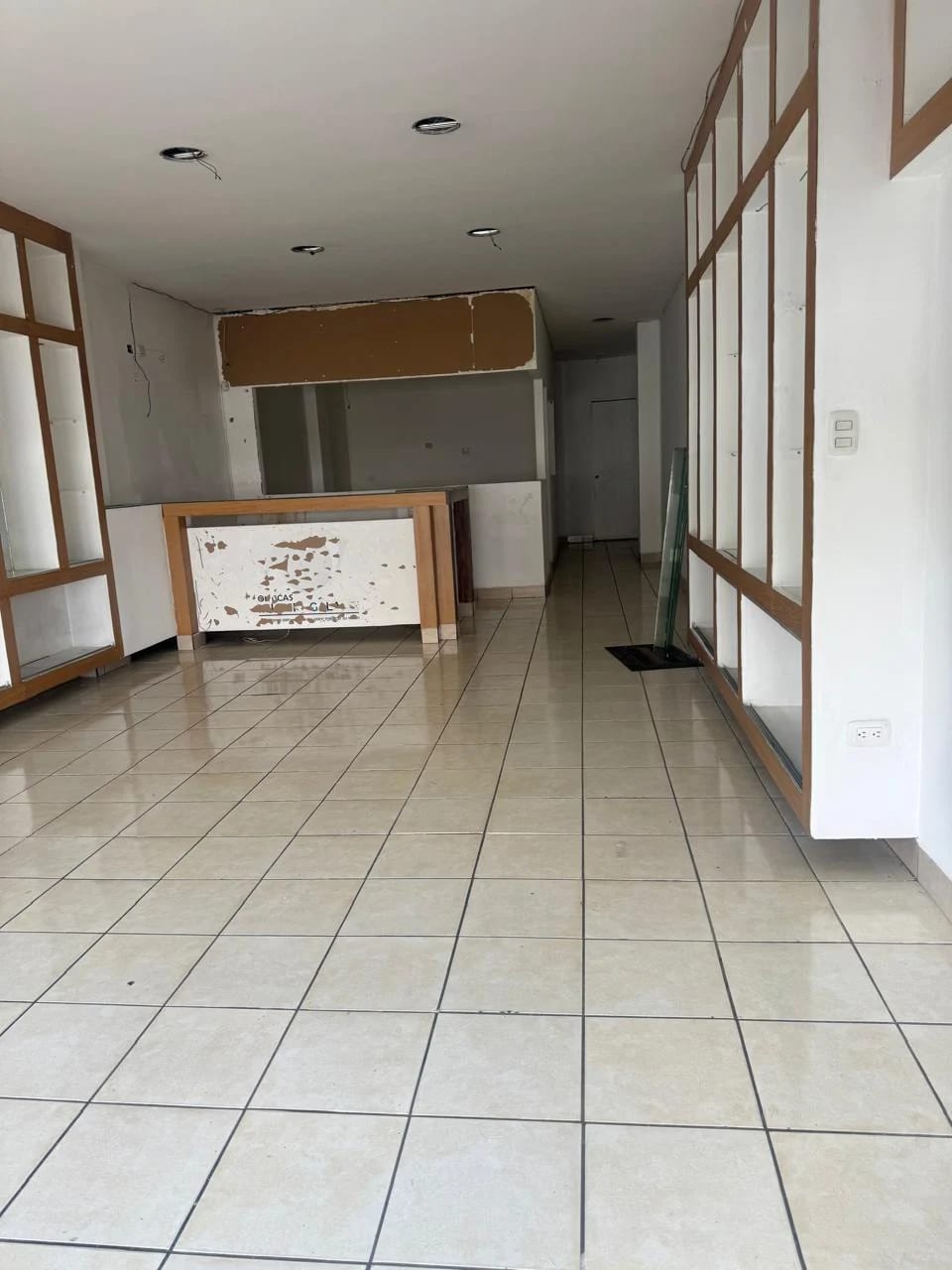 Local Comercial en Alquiler a Orilla de Calle Sobre Avenida Elena Zo — Local en Alquiler en Zona 3, Guatemala, Ciudad — foto 1 de 3