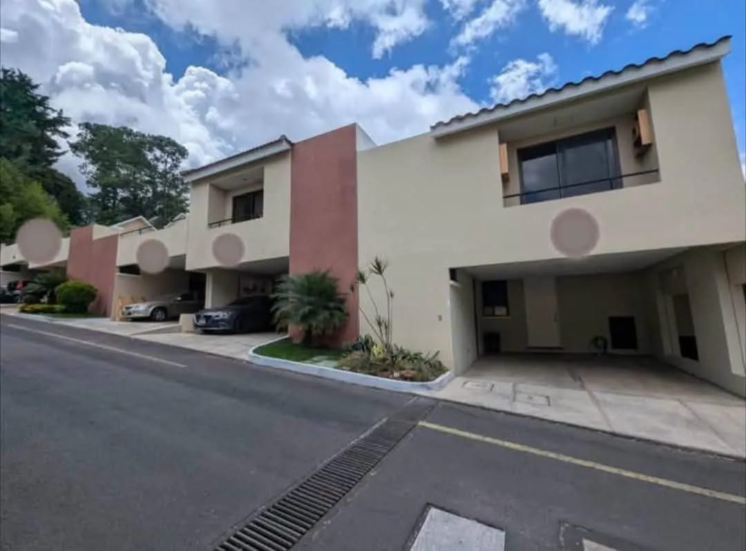 Casa en Venta Condominio Villas Magnolia Zona 7 Mixco — Casa en Venta en Zona 7 Mixco, Guatemala, Ciudad — foto 1 de 14