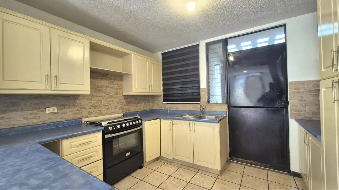 Casa en Venta Condominio Villas Magnolia Zona 7 Mixco — Casa en Venta en Zona 7 Mixco, Guatemala, Ciudad — foto 3 de 14