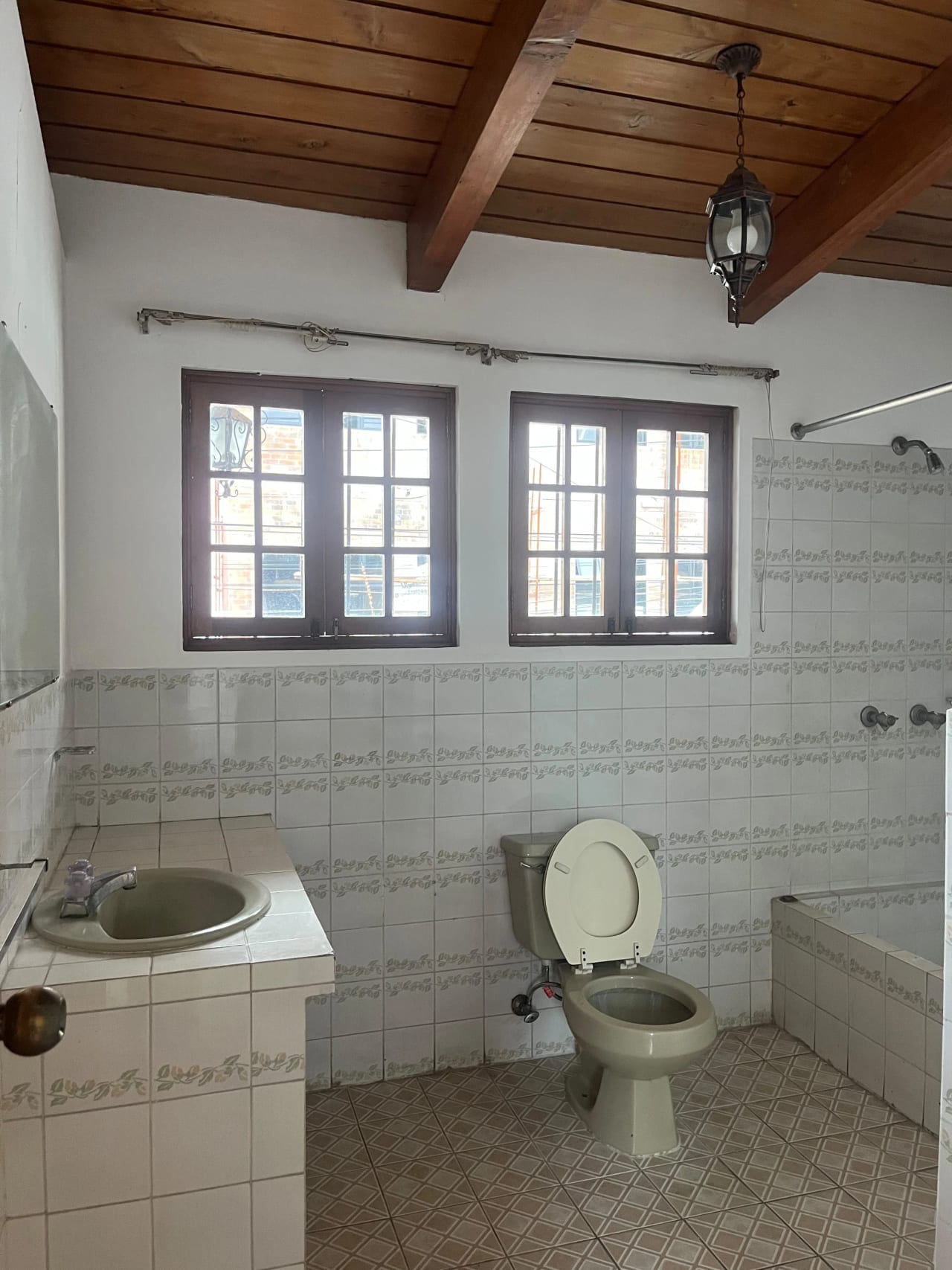 Casa en Alquiler Cerca del Hospital Herrera Llerandi Zona 10 — Casa en Alquiler en Zona 10, Guatemala, Ciudad — foto 6 de 17
