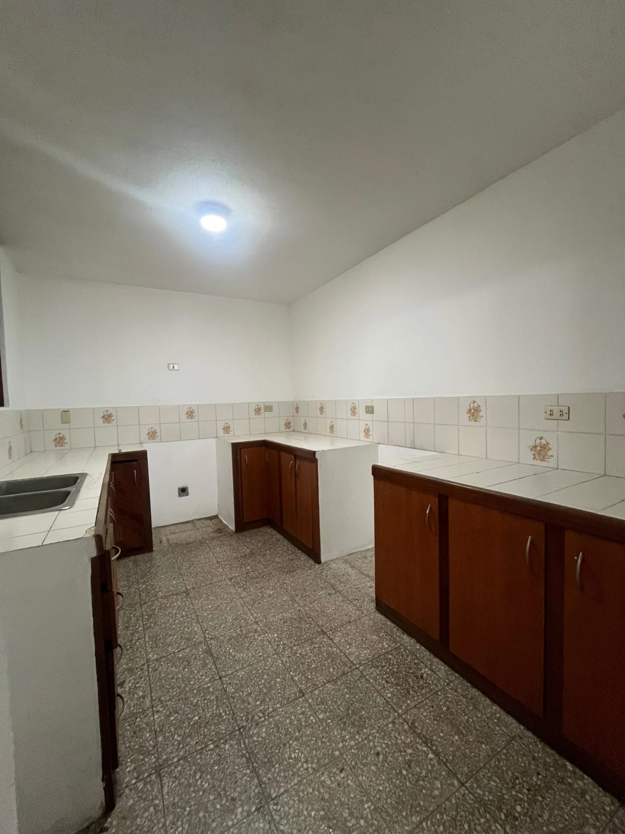 Casa en Alquiler Cerca del Hospital Herrera Llerandi Zona 10 — Casa en Alquiler en Zona 10, Guatemala, Ciudad — foto 10 de 17