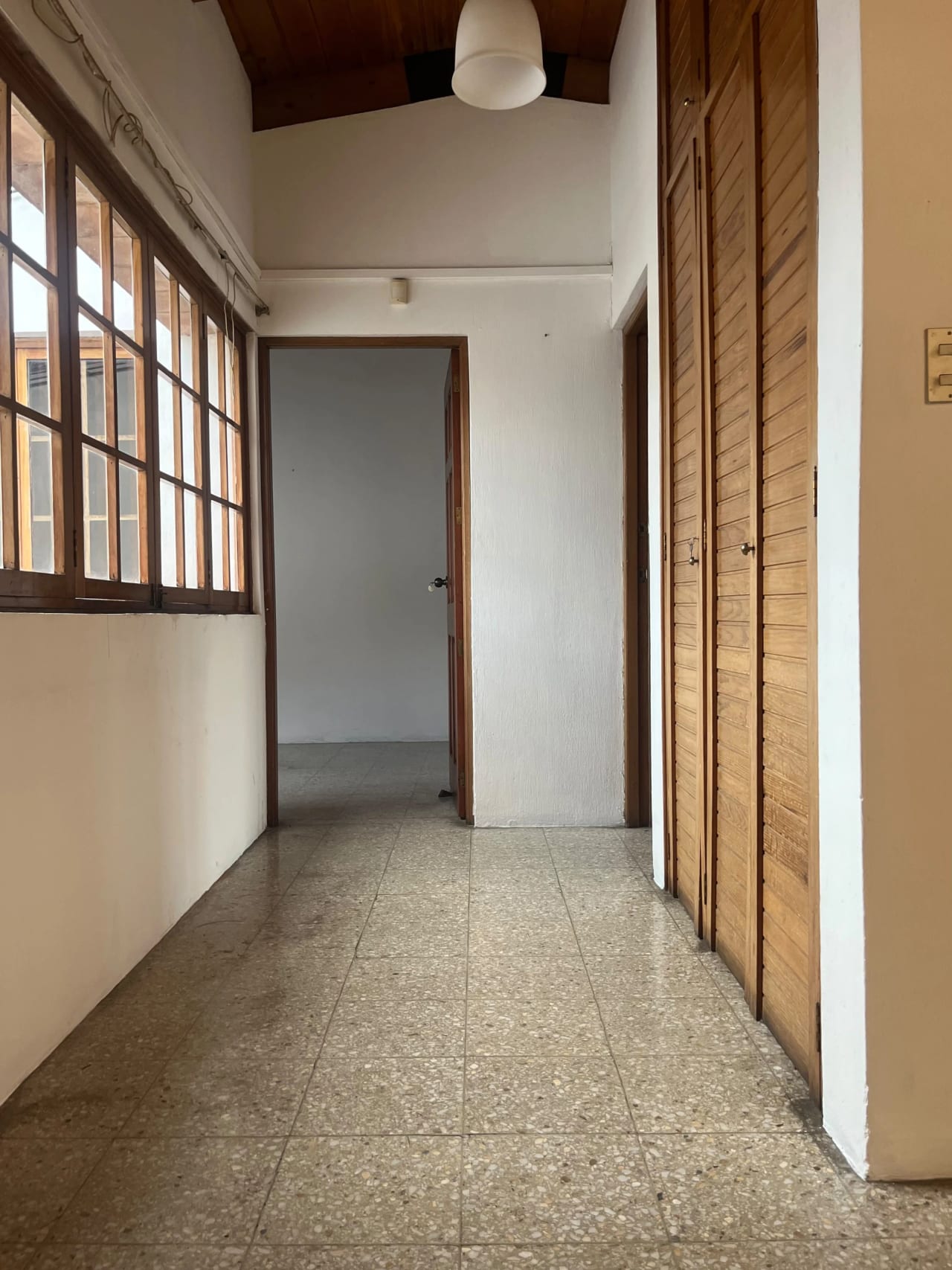Casa en Alquiler Cerca del Hospital Herrera Llerandi Zona 10 — Casa en Alquiler en Zona 10, Guatemala, Ciudad — foto 12 de 17