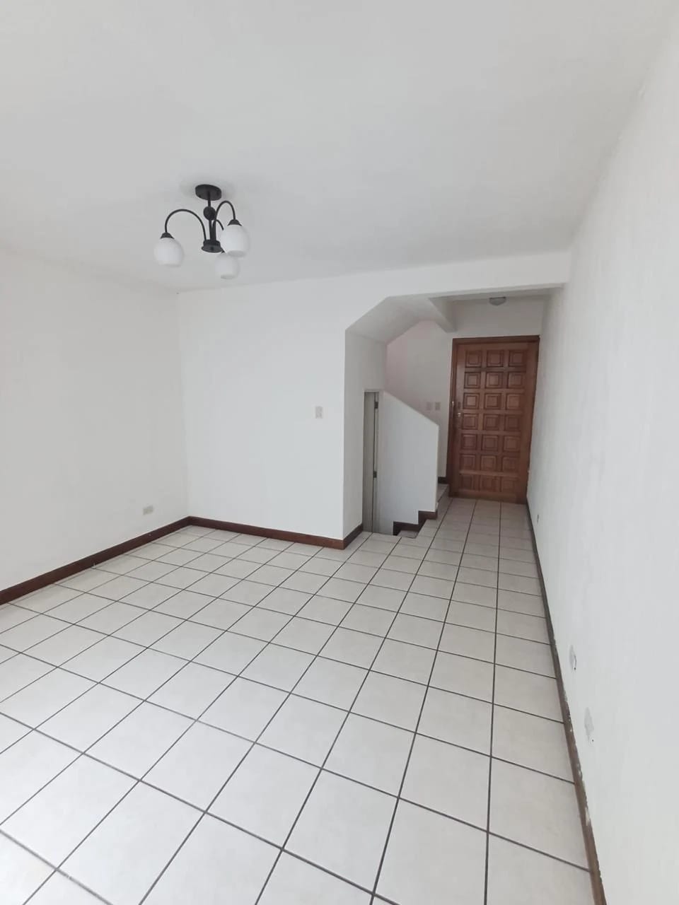 Townhouse en Venta en San Cristóbal Zona 8 Mixco — Casa en Venta en Zona 8 Mixco, Guatemala, Ciudad — foto 1 de 17