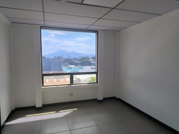 Oficina en Renta en Zona 13 — Oficina en Alquiler en Zona 13, Guatemala, Ciudad — foto 1 de 6