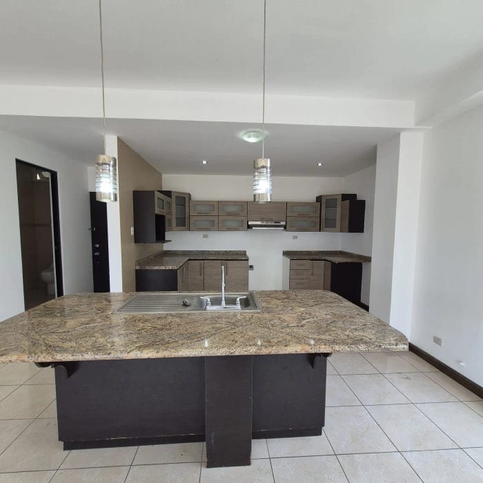 Apartamento en Renta en Zona 16 — Apartamento en Alquiler en Kanajuyú, Zona 16, Guatemala, Ciudad — foto 3 de 9