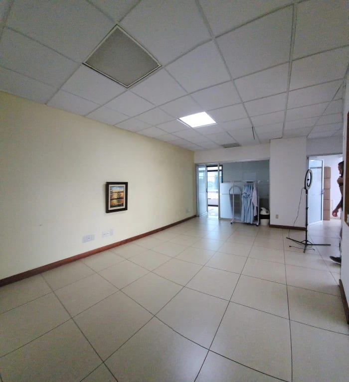 Oficina Comercial en Edificio Corporativo Muxbal — Oficina en Alquiler en Muxbal, Guatemala, Ciudad — foto 4 de 7