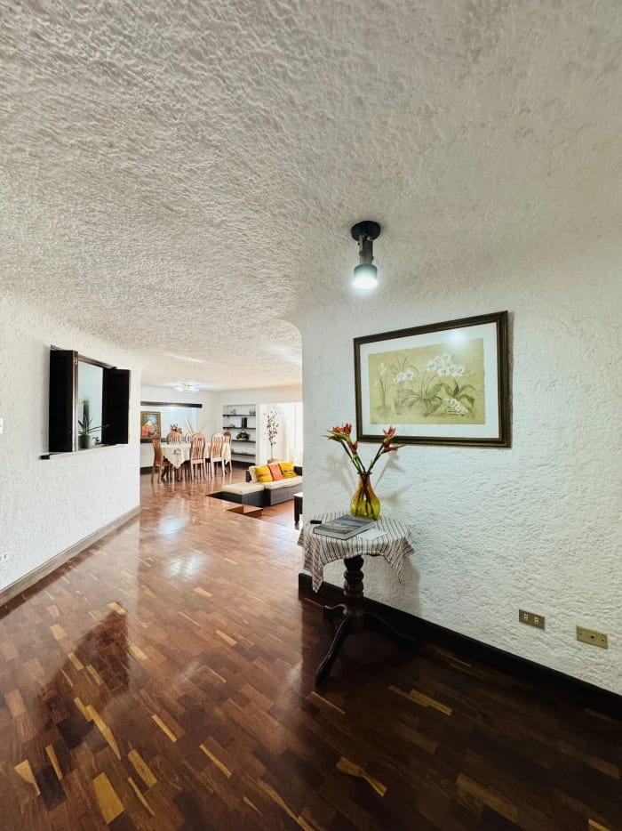 Apartamento en Venta en zona 10 — Apartamento en Venta en Las Cañas, Zona 10, Guatemala, Ciudad — foto 1 de 11