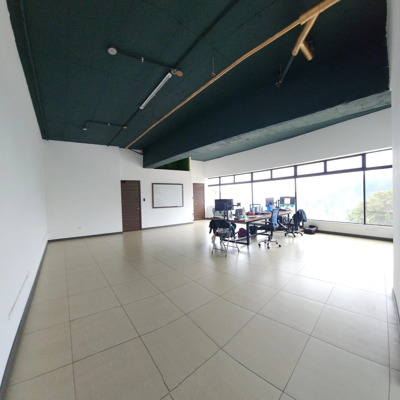 Oficina en Renta en Corporativo Muxbal — Oficina en Alquiler en Muxbal, Guatemala, Ciudad — foto 1 de 5