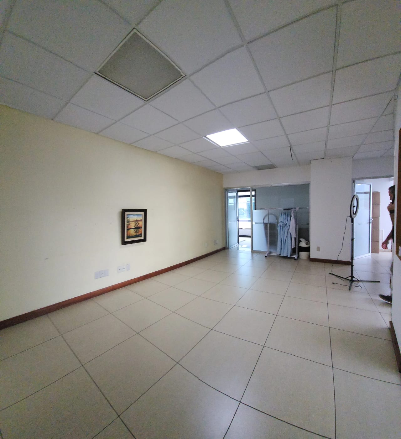 Oficina en Renta en Corporativo Muxbal — Oficina en Alquiler en Muxbal, Guatemala, Ciudad — foto 3 de 5