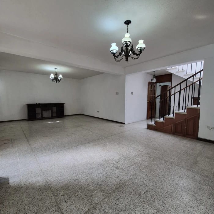Casa Semiamueblada en Renta en Zona 15 — Casa en Alquiler en Zona 15, Guatemala, Ciudad — foto 1 de 13