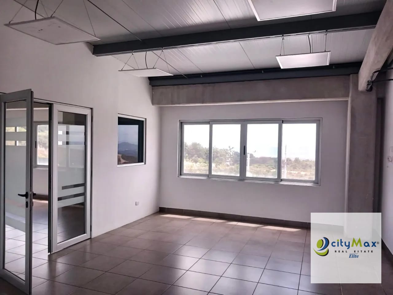 Ofi Bodega en Alquiler en el Naranjo - Zona 4 de Mixco — Bodega / Ofibodega en Alquiler en Condado Naranjo, Zona 4 Mixco, Guatemala, Ciudad — foto 2 de 13