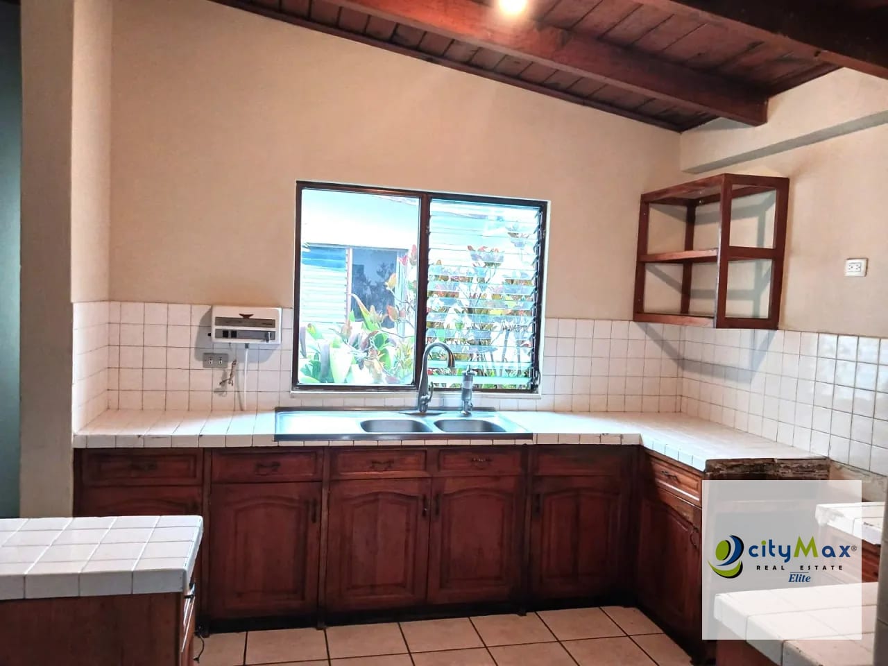 Casa en Venta en Zona 11 — Casa en Venta en Zona 11, Guatemala, Ciudad — foto 2 de 13