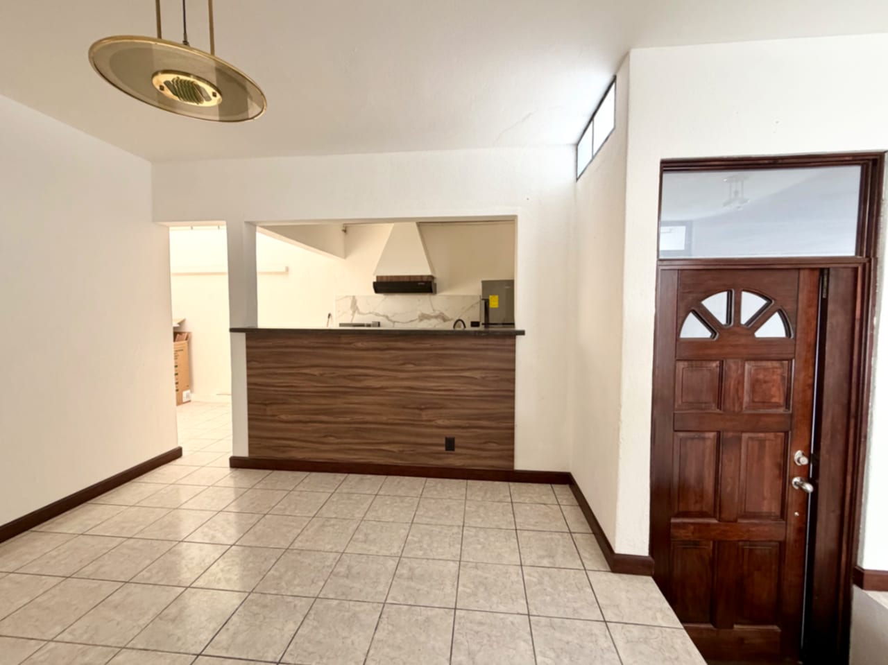 Alquilo Linda Casa Remodelada de 1 Nivel en Colonia Oakland 2 — Casa en Alquiler en Zona 10, Guatemala, Ciudad — foto 1 de 15
