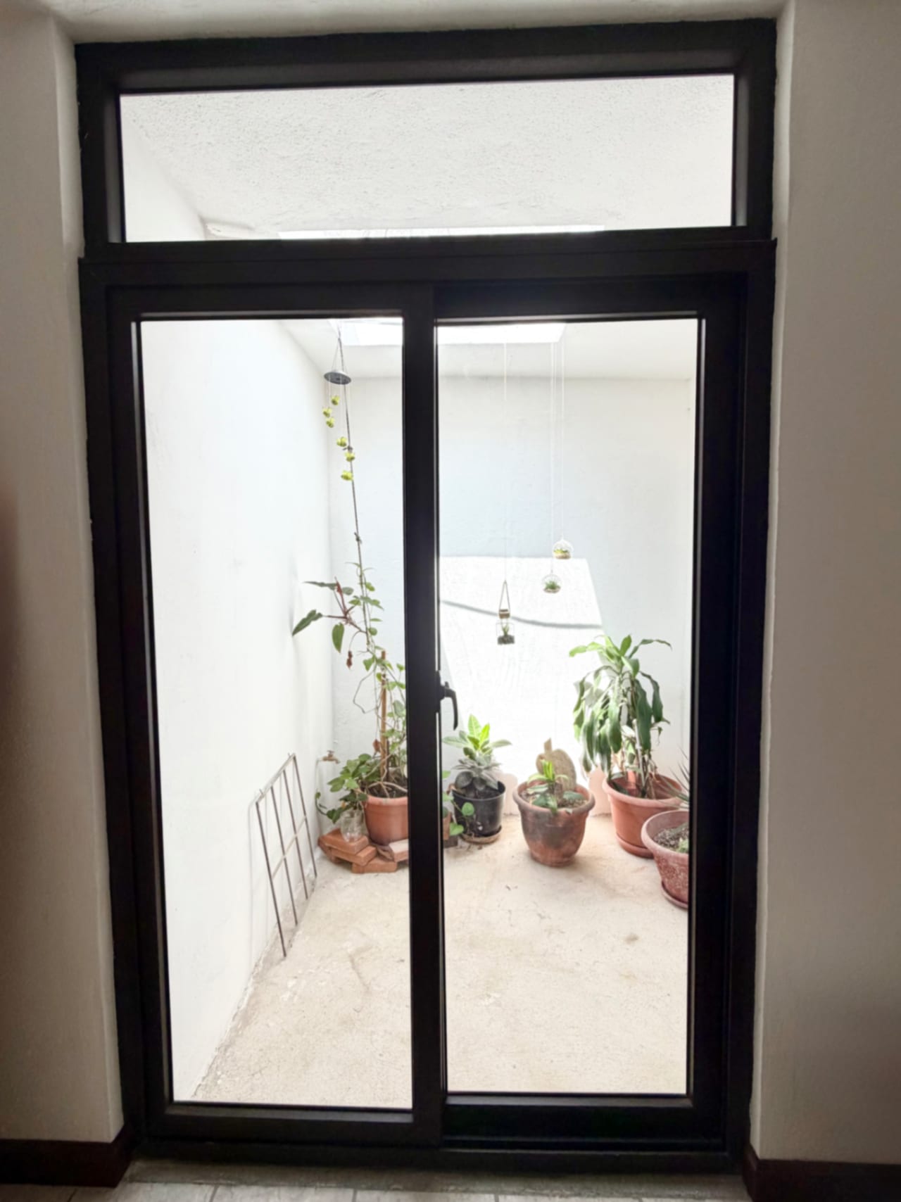 Alquilo Linda Casa Remodelada de 1 Nivel en Colonia Oakland 2 — Casa en Alquiler en Zona 10, Guatemala, Ciudad — foto 4 de 15