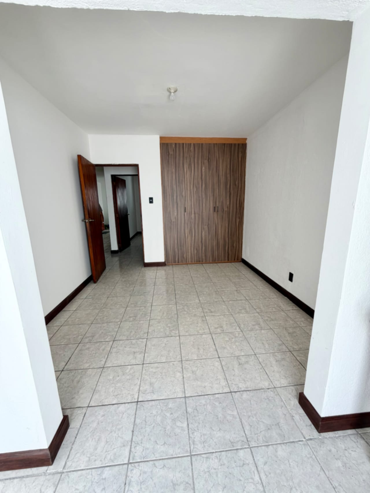 Alquilo Linda Casa Remodelada de 1 Nivel en Colonia Oakland 2 — Casa en Alquiler en Zona 10, Guatemala, Ciudad — foto 10 de 15