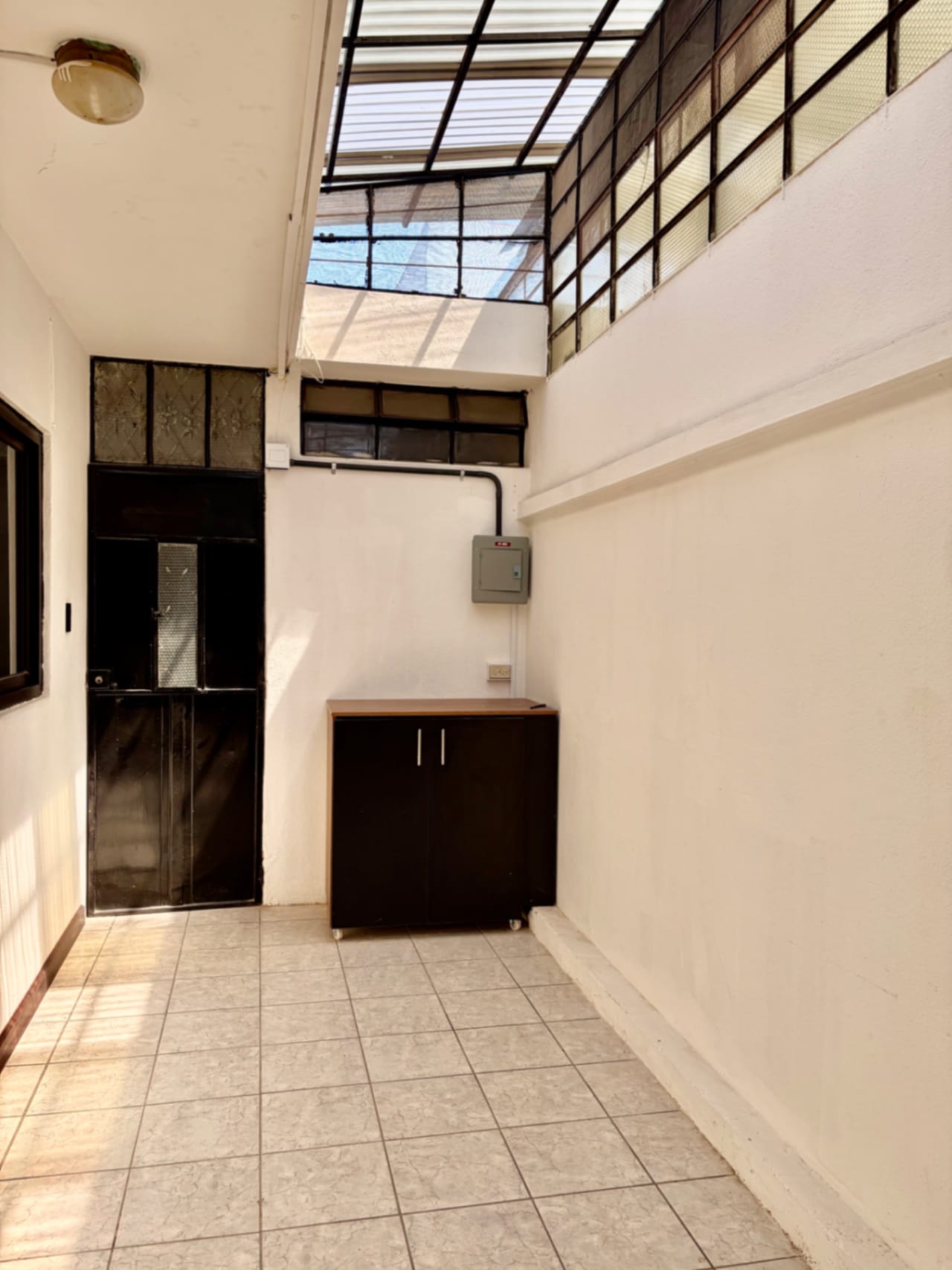 Alquilo Linda Casa Remodelada de 1 Nivel en Colonia Oakland 2 — Casa en Alquiler en Zona 10, Guatemala, Ciudad — foto 14 de 15