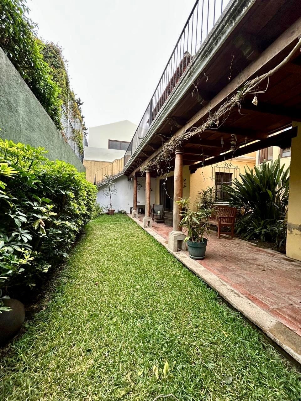 Alquilo Linda y Amplia Casa Amueblada a Pasos del Casco de Antigua — Casa en Alquiler en Antigua, Sacatepéquez — foto 3 de 13