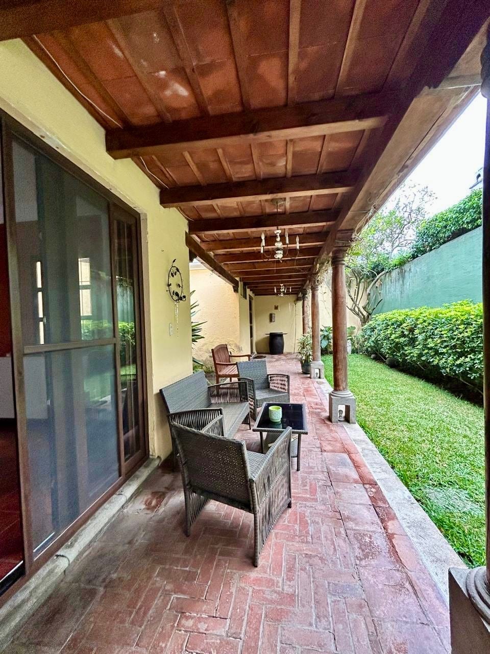 Alquilo Linda y Amplia Casa Amueblada a Pasos del Casco de Antigua — Casa en Alquiler en Antigua, Sacatepéquez — foto 4 de 13