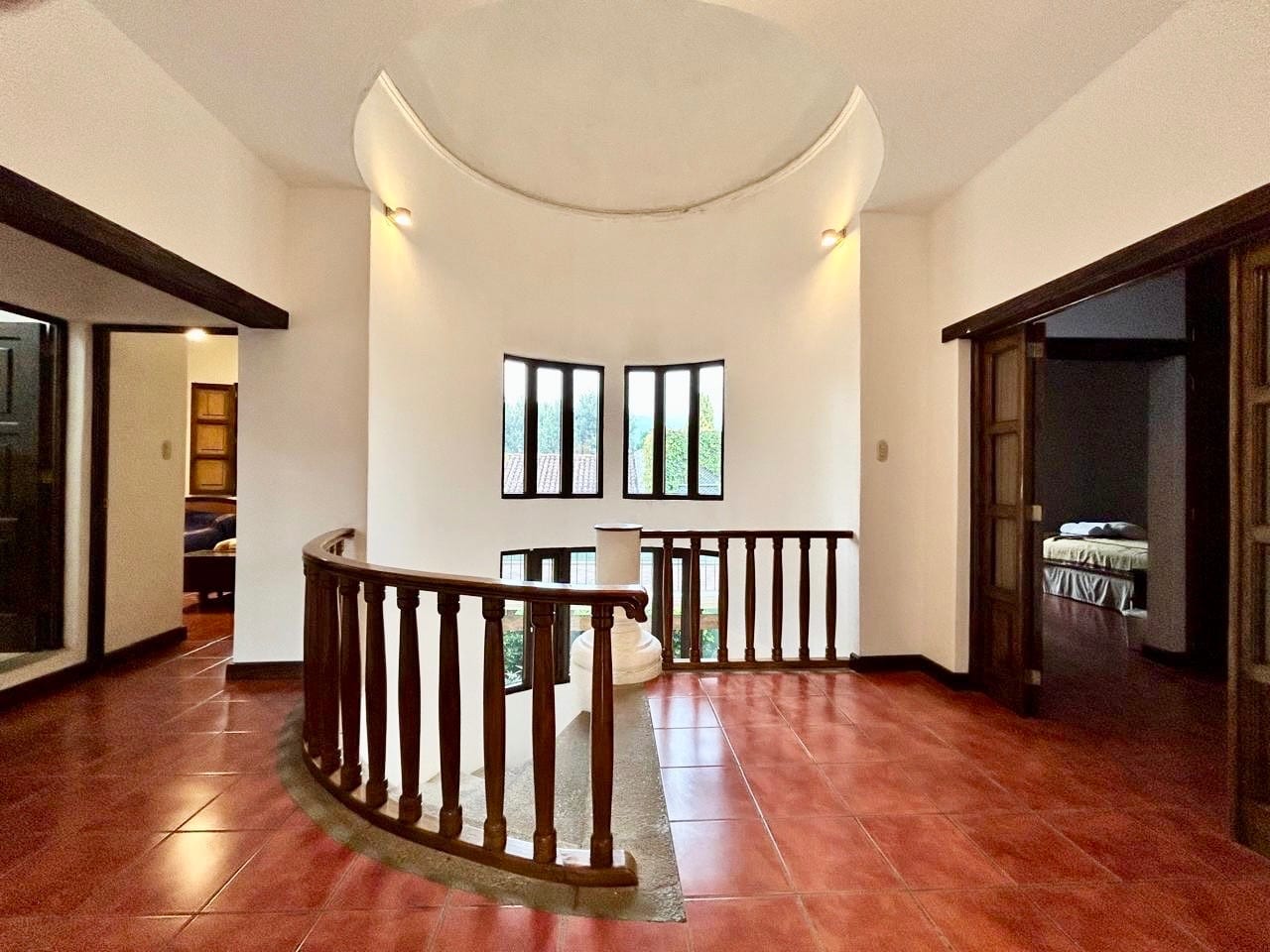 Alquilo Linda y Amplia Casa Amueblada a Pasos del Casco de Antigua — Casa en Alquiler en Antigua, Sacatepéquez — foto 6 de 13