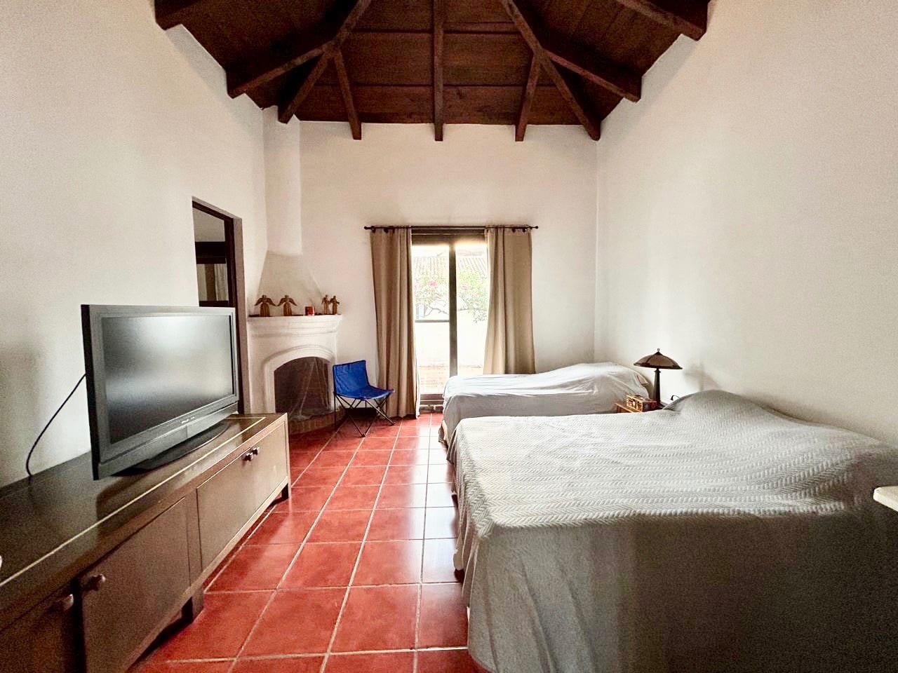 Alquilo Linda y Amplia Casa Amueblada a Pasos del Casco de Antigua — Casa en Alquiler en Antigua, Sacatepéquez — foto 9 de 13