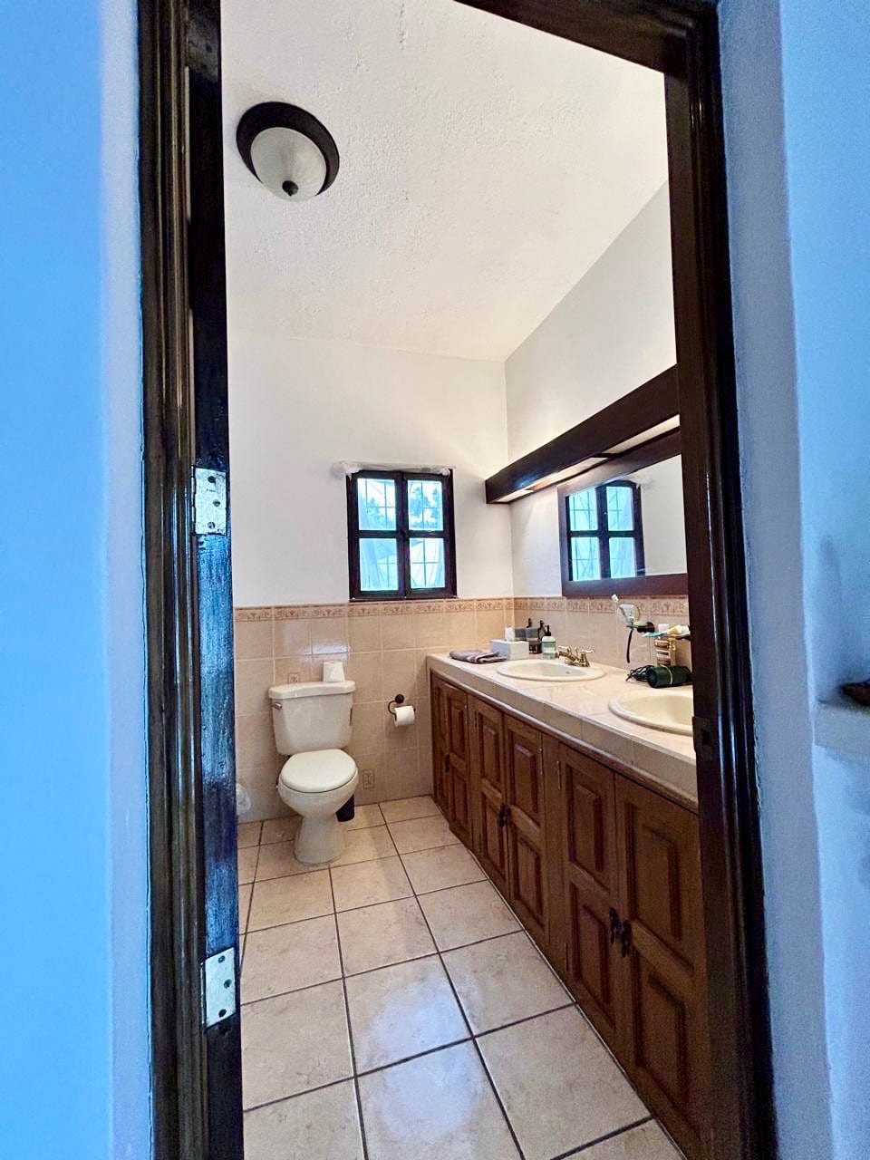 Alquilo Linda y Amplia Casa Amueblada a Pasos del Casco de Antigua — Casa en Alquiler en Antigua, Sacatepéquez — foto 11 de 13