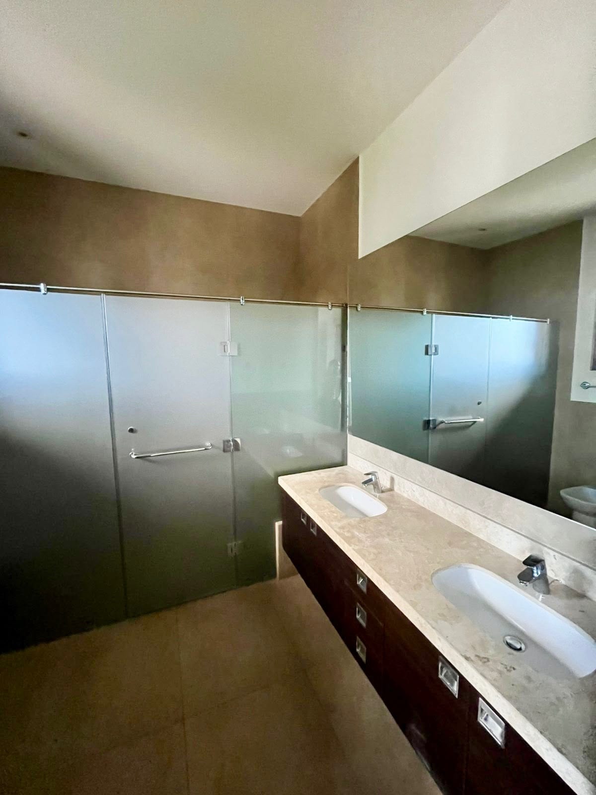 Hermosa y Amplia Casa Dentro de Condominio en Cayalá, Zona 16 — Casa en Alquiler en Zona 16, Guatemala, Ciudad — foto 4 de 6