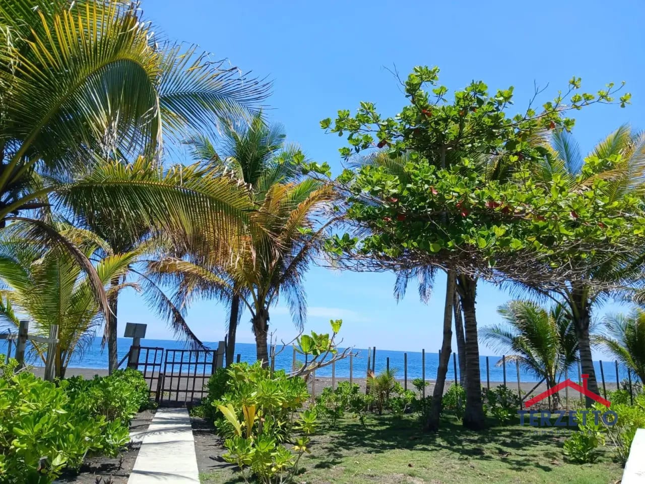 Casa Frente al Mar, el Pumpo — Casa vacacional en Venta en Monterrico, Santa Rosa — foto 2 de 17