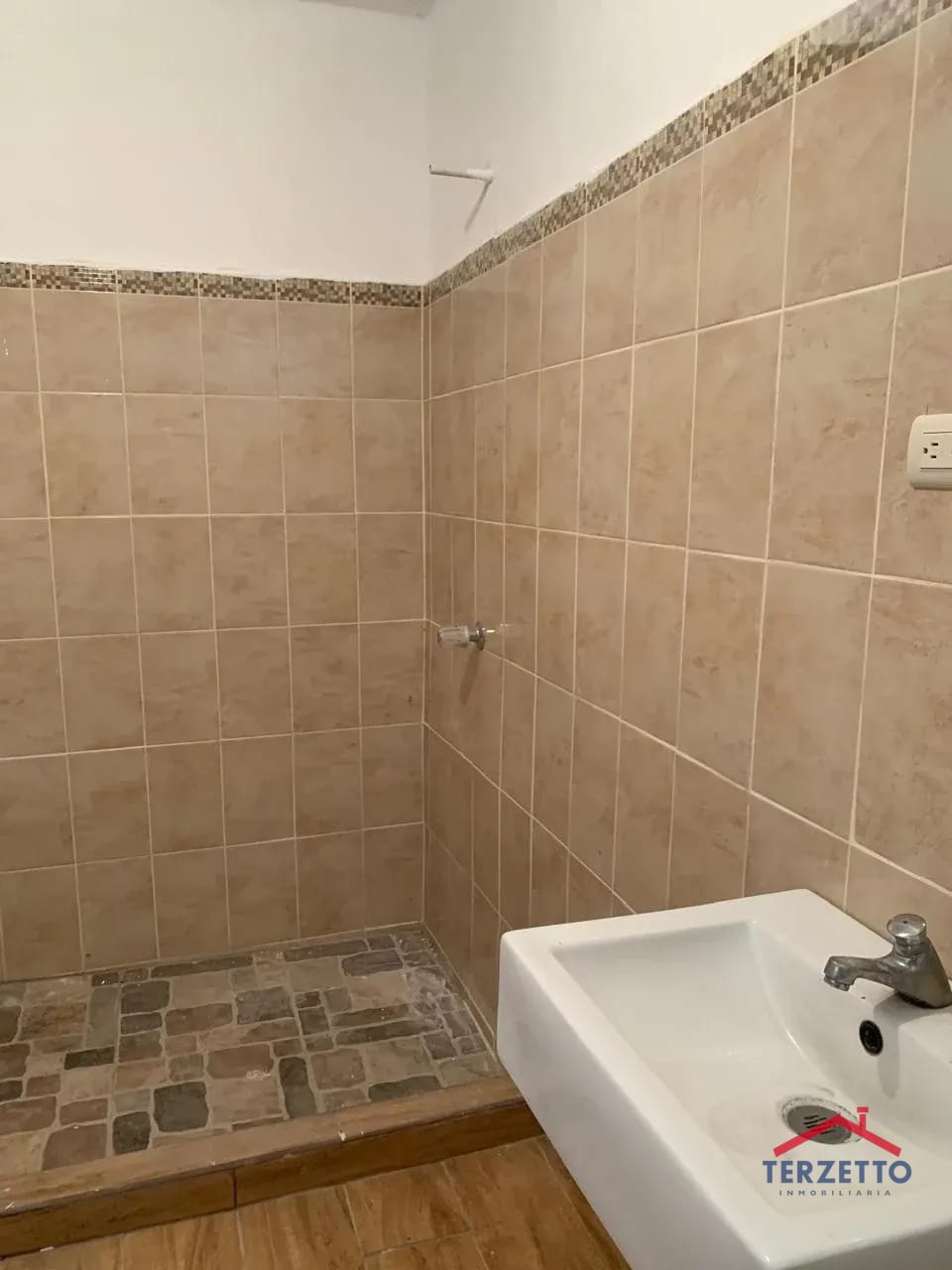 Casa y Terreno Carretera a San José del Golfo — Casa en Venta en San José del Golfo, Guatemala, Ciudad — foto 5 de 17