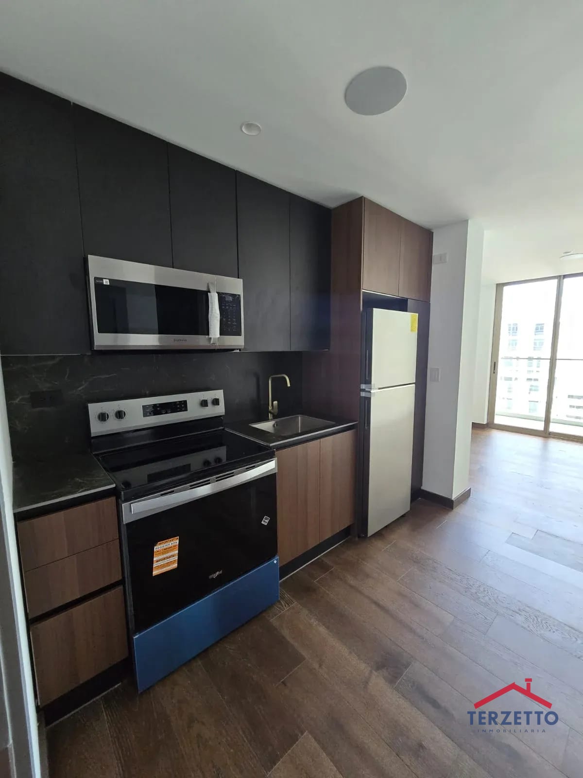 Apartamento Zona 10 — Apartamento en Alquiler en Atarah, Zona 10, Guatemala, Ciudad — foto 1 de 15
