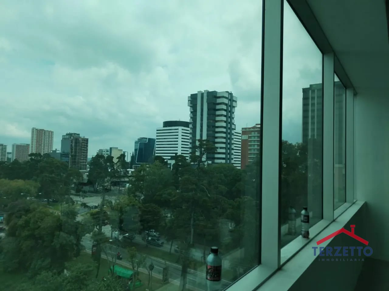 Oficina Zona 9 — Oficina en Alquiler en Zona 9, Guatemala, Ciudad — foto 2 de 4