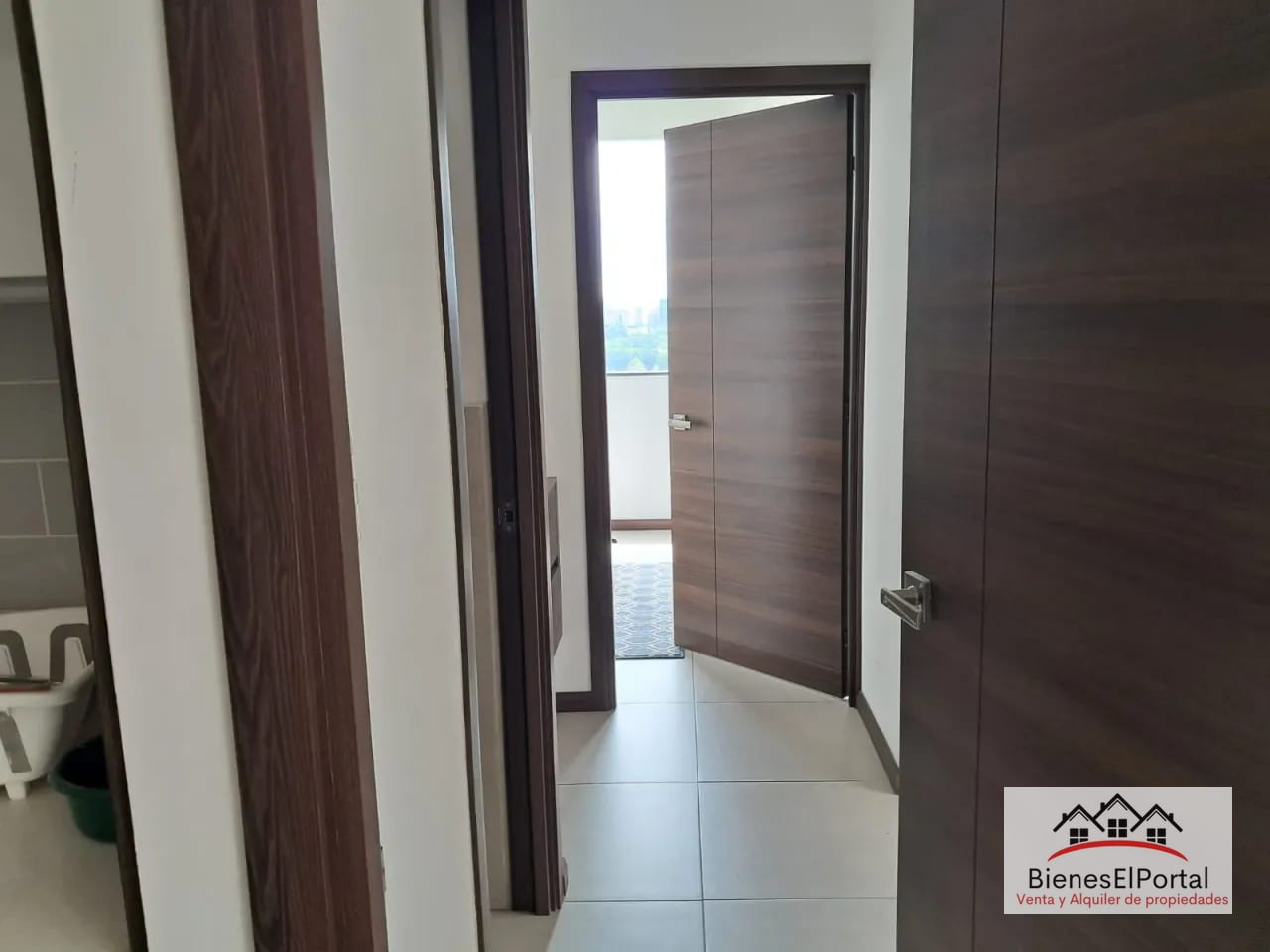 Apartamento en renta en Zona 10 Edificio Mira — Apartamento en Alquiler en Mira, Zona 10, Guatemala, Ciudad — foto 2 de 7