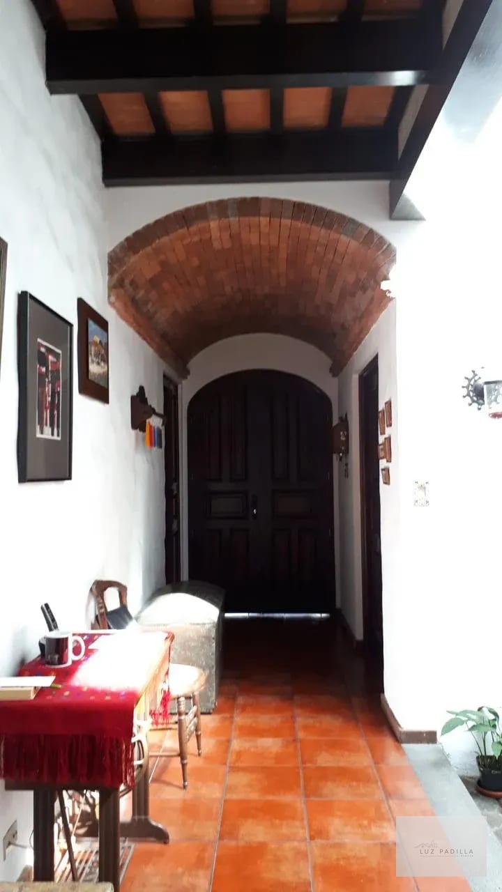 Alquilo casa en zona 10 ubicación privilegiada — Casa en Alquiler en Zona 10, Guatemala, Ciudad — foto 4 de 13
