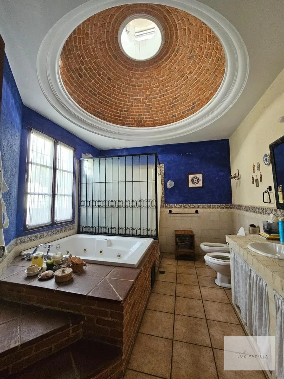 Alquilo casa en zona 10 ubicación privilegiada — Casa en Alquiler en Zona 10, Guatemala, Ciudad — foto 1 de 13