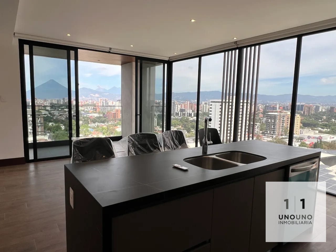 Apartamento con vista espectacular en Gaura, zona 15 — Apartamento en Alquiler en Gaura, Zona 15, Guatemala, Ciudad — foto 1 de 16