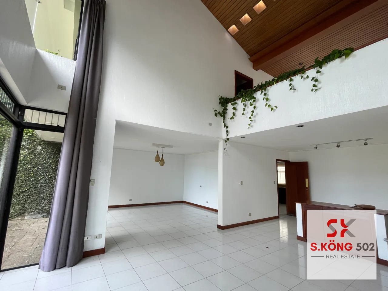 SE RENTA CASA GRANDE CON JARDÍN EN EL SOCORRO, Km. 12.7 HILLTOP, CES — Casa en Alquiler en El Socorro, Carretera a El Salvador, Guatemala, Ciudad — foto 7 de 17