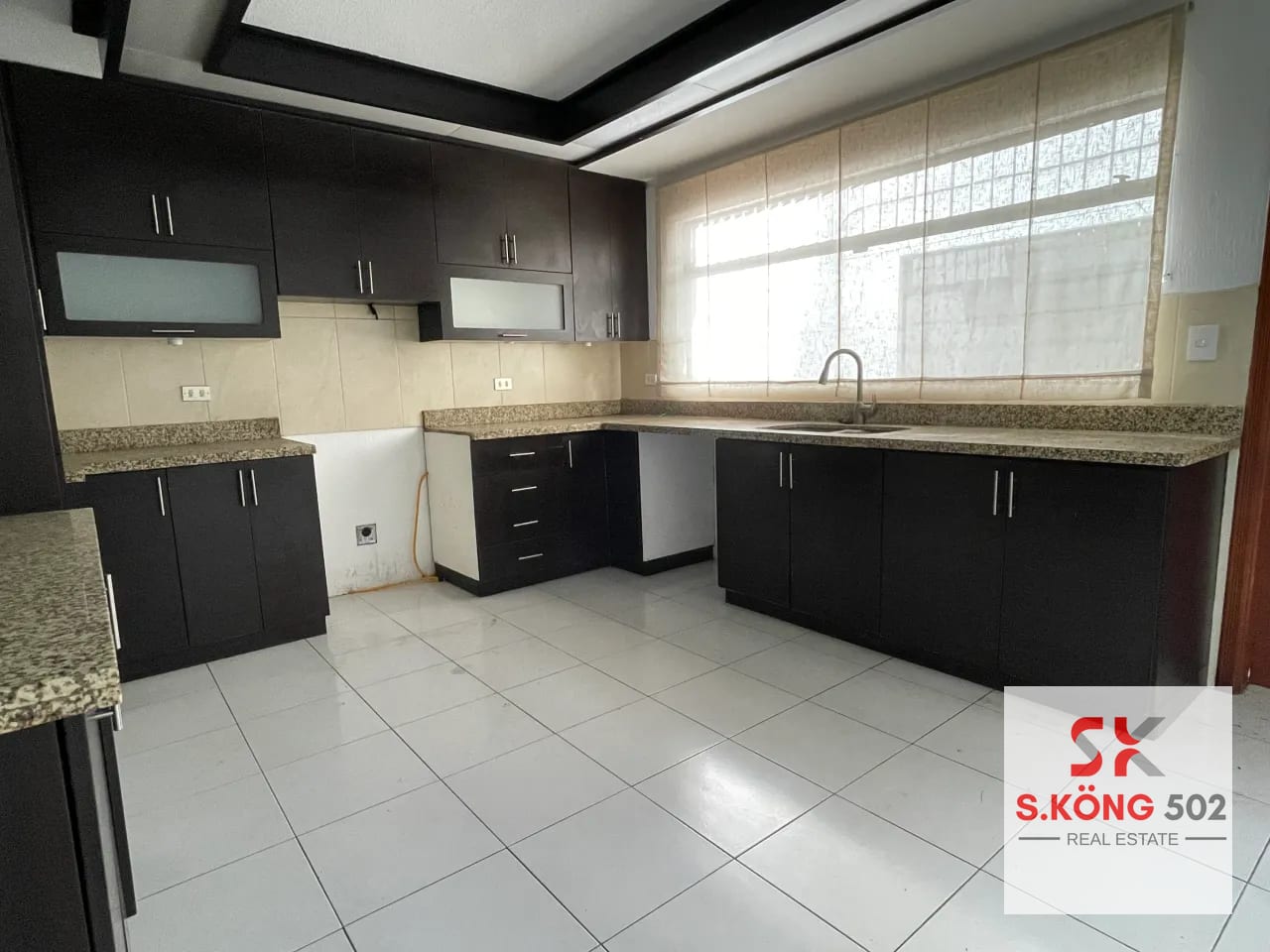 SE RENTA CASA GRANDE CON JARDÍN EN EL SOCORRO, Km. 12.7 HILLTOP, CES — Casa en Alquiler en El Socorro, Carretera a El Salvador, Guatemala, Ciudad — foto 9 de 17