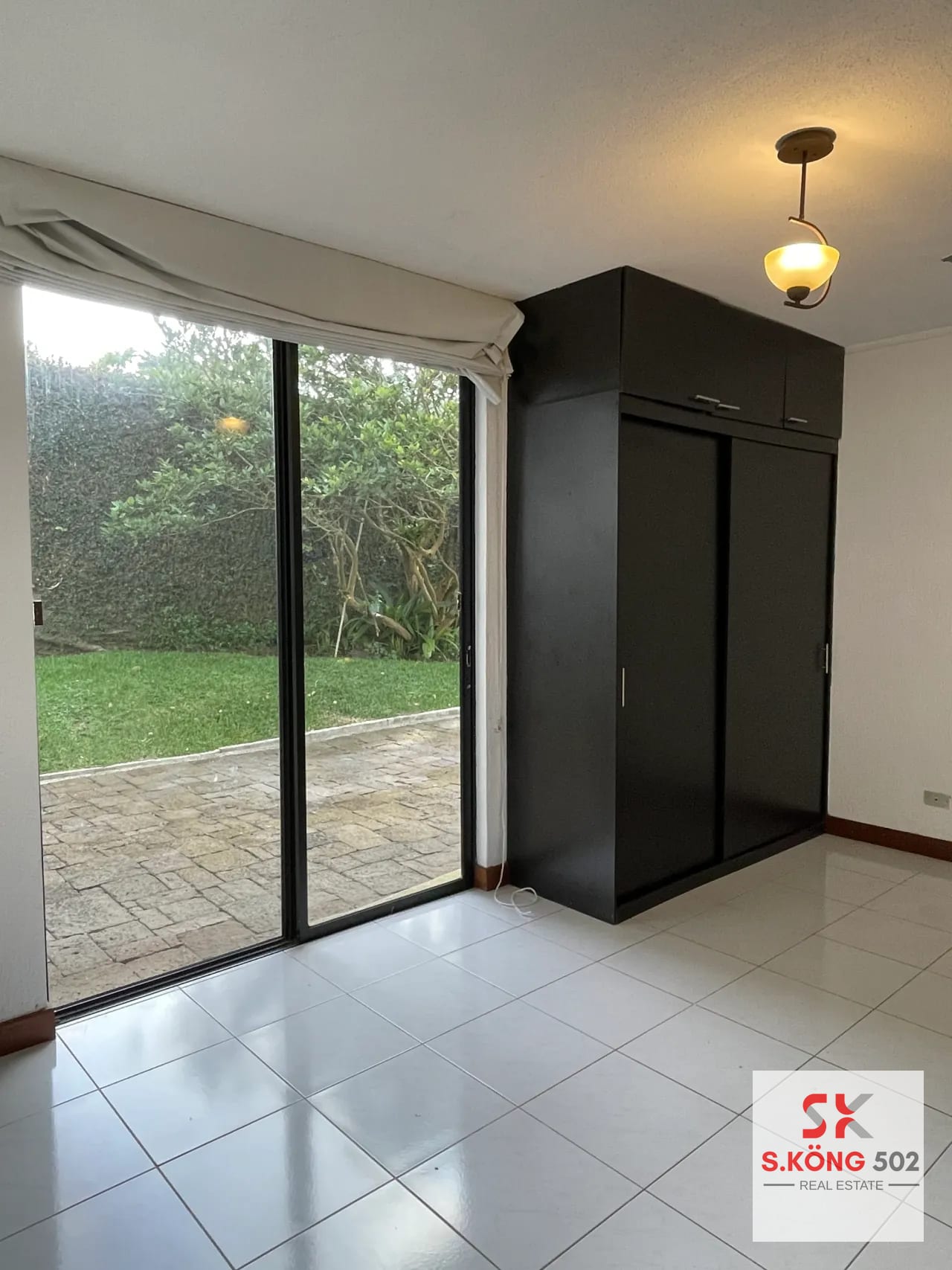 SE RENTA CASA GRANDE CON JARDÍN EN EL SOCORRO, Km. 12.7 HILLTOP, CES — Casa en Alquiler en El Socorro, Carretera a El Salvador, Guatemala, Ciudad — foto 10 de 17