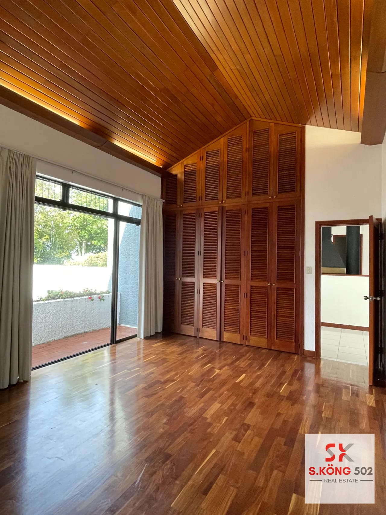 SE RENTA CASA GRANDE CON JARDÍN EN EL SOCORRO, Km. 12.7 HILLTOP, CES — Casa en Alquiler en El Socorro, Carretera a El Salvador, Guatemala, Ciudad — foto 11 de 17
