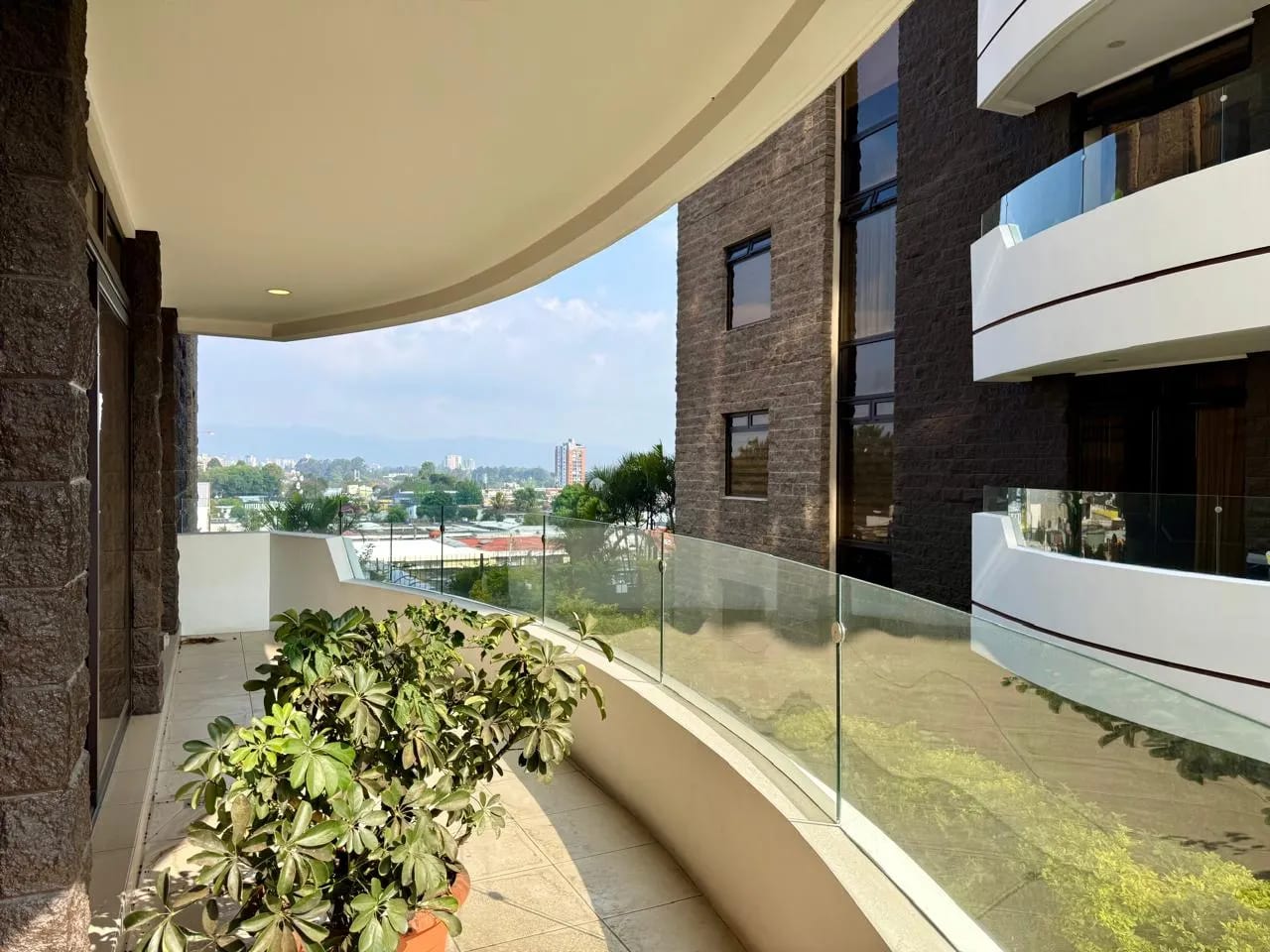 APARTAMENTO EN RENTA EN ZONA 11 EDIFICIO MIRGE — Apartamento en Alquiler en Mirage las charcas, Zona 11, Guatemala, Ciudad — foto 13 de 17