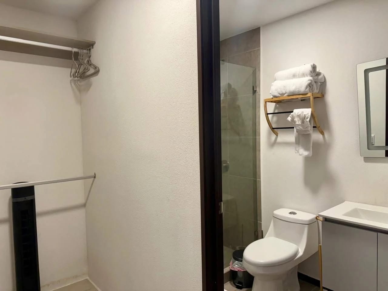 APARTAMENTO AMUEBLADO EN RENTA EN PARQUE SAN JORGE ZONA 11 — Apartamento en Alquiler en Parque San Jorge, Zona 11, Guatemala, Ciudad — foto 9 de 17