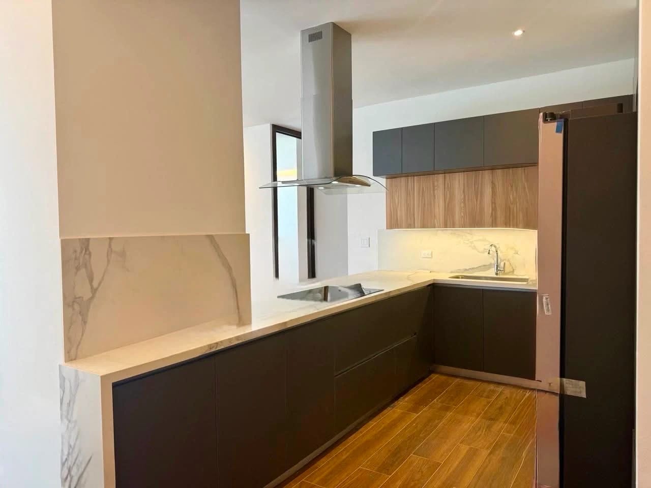 APARTAMENTO EN RENTA EN EXLUSIVO EDIFICIO DE ZONA 14 — Apartamento en Alquiler en Zona 14, Guatemala, Ciudad — foto 3 de 17