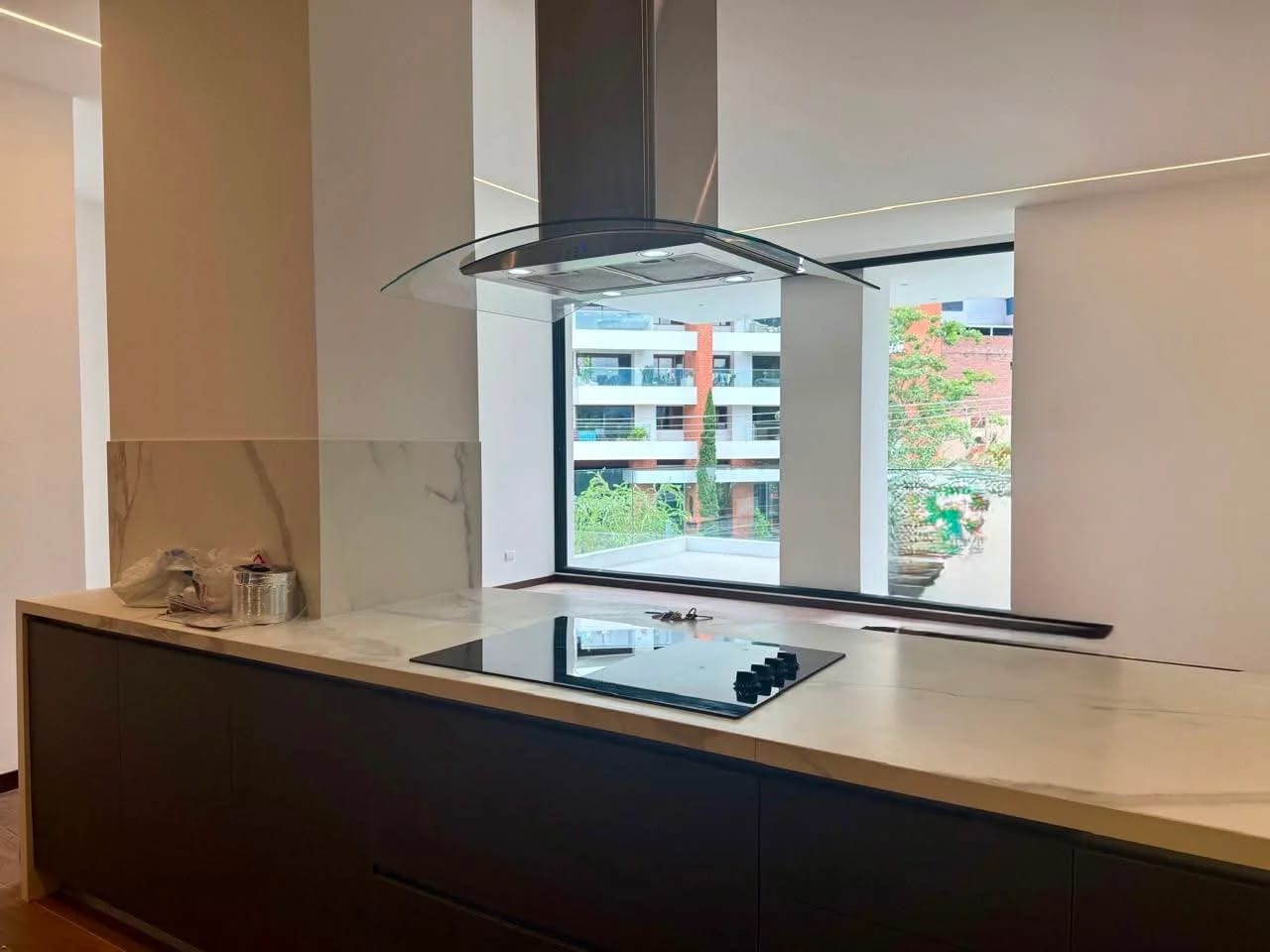 APARTAMENTO EN RENTA EN EXLUSIVO EDIFICIO DE ZONA 14 — Apartamento en Alquiler en Zona 14, Guatemala, Ciudad — foto 2 de 17