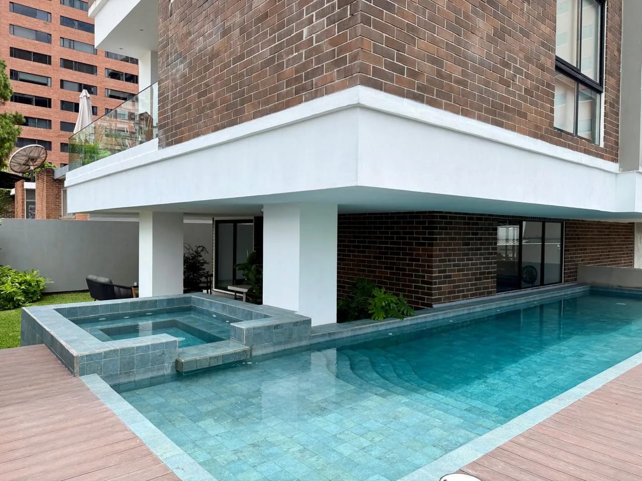 APARTAMENTO EN RENTA EN EXLUSIVO EDIFICIO DE ZONA 14 — Apartamento en Alquiler en Zona 14, Guatemala, Ciudad — foto 17 de 17