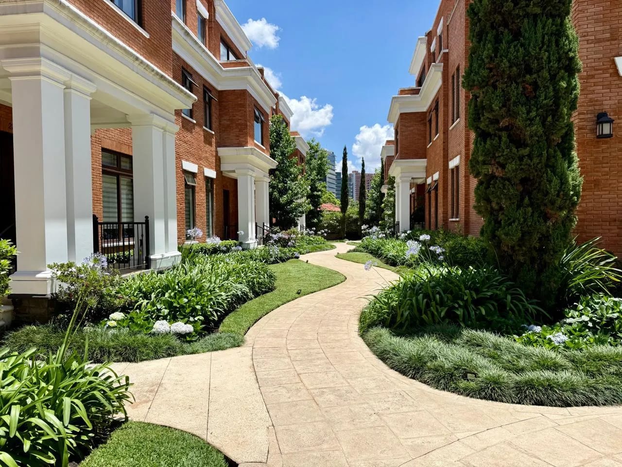 CASA EN VENTA EN ZONA 10 PASAJE OAKLAND — Casa en Venta en Pasaje Oakland, Zona 10, Guatemala, Ciudad — foto 1 de 16