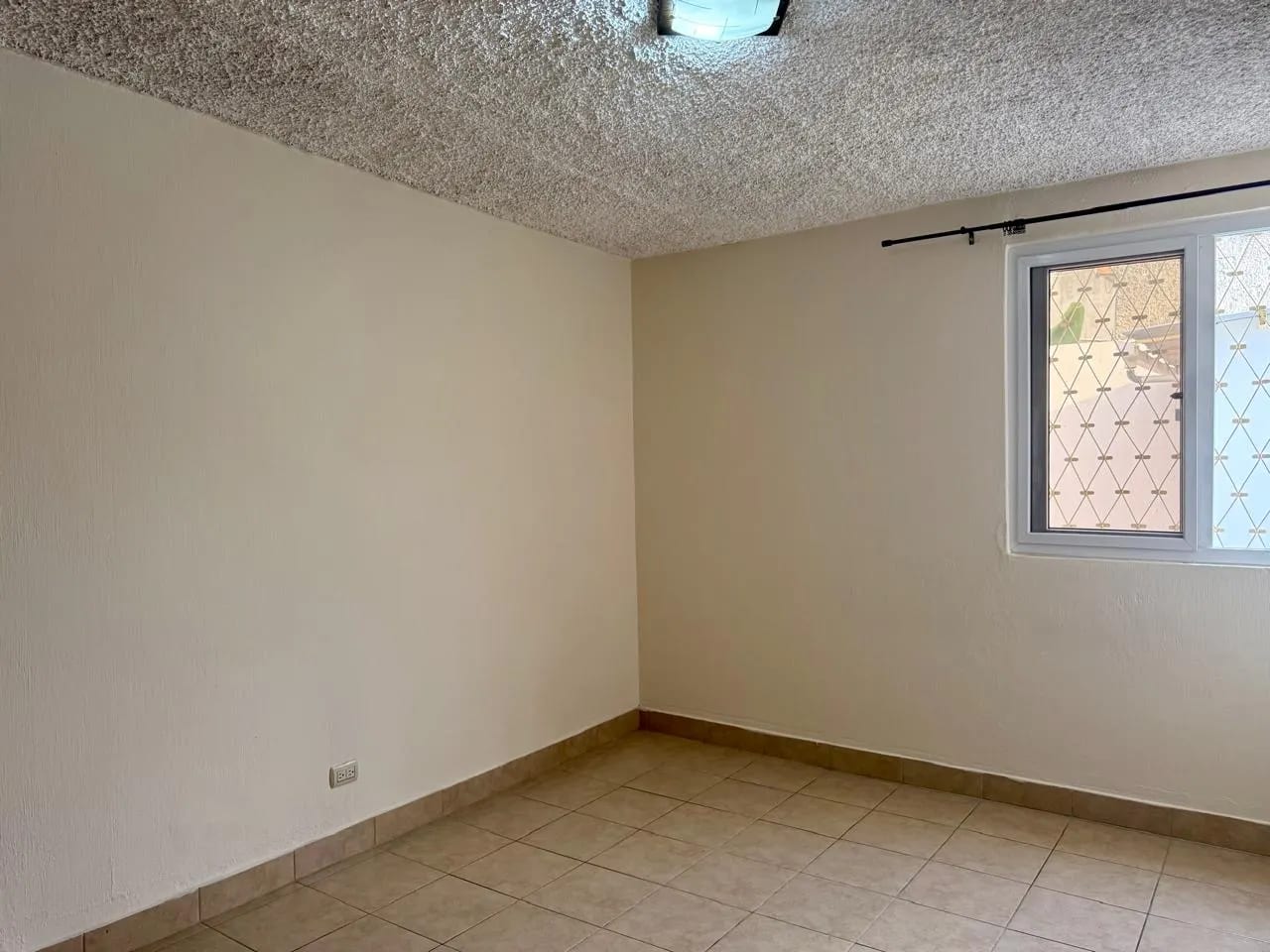 CASA EN VENTA EN ZONA 7. CIUDAD DE PLATA II — Casa en Venta en Ciudad de Plata, Zona 7, Guatemala, Ciudad — foto 11 de 17